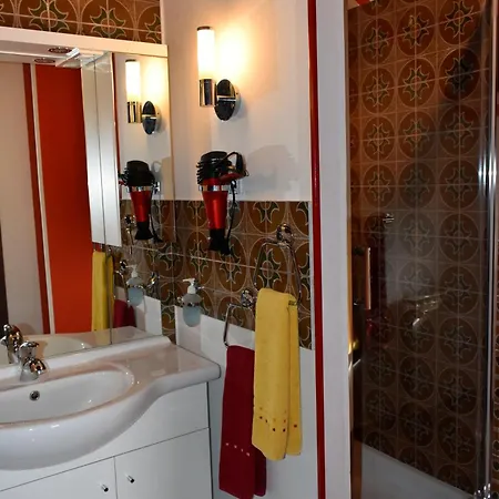 Ema Guest house 3*